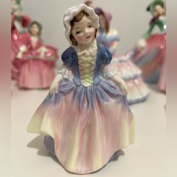 Royal Doulton Vintage Figurine Dinky Do - Picture 1 of 6